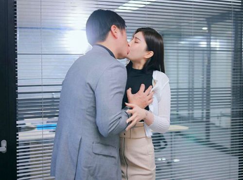 Em nữ nhân viên văn phòng xinh đẹp cực dâm đãngm